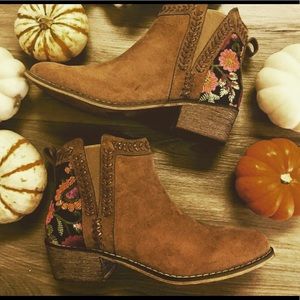 Brown leather embroidered booties, 7.5